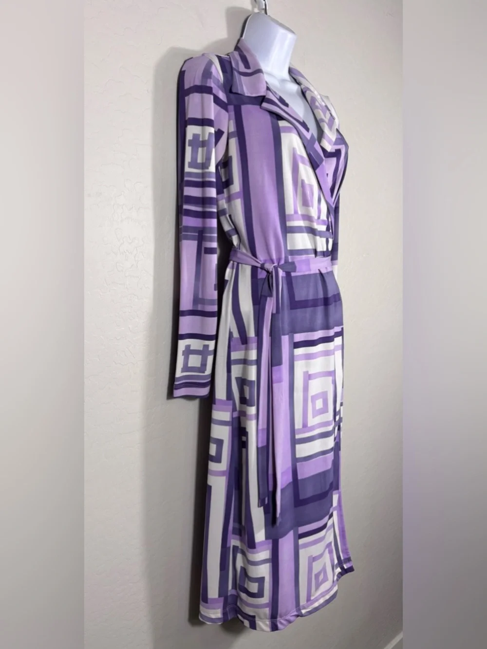 Vintage BCBG exclusively for Nordstroms Geometric Print Purple Wrap dress Y2K M - Picture 3 of 6